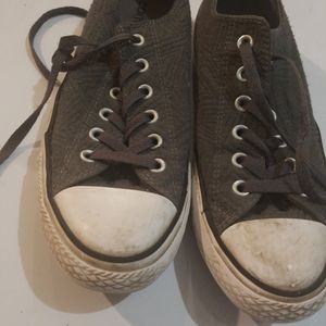Converse size 9 Womens